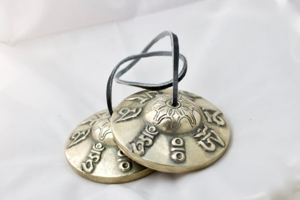 cymbales-tibetaines tin cha symbole aux many pandme om