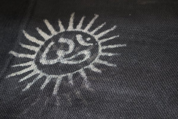 Petit foulards Bénares en viscose noir