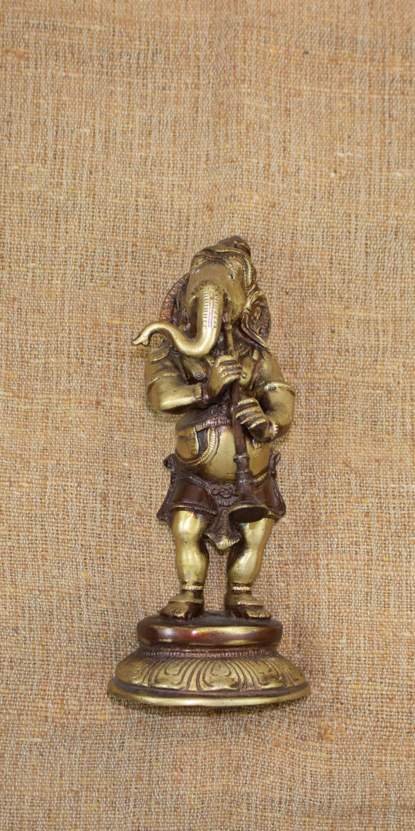 statue Ganesh musicien clarinette