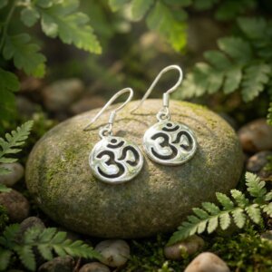Boucle d’oreille en argent aum (om)