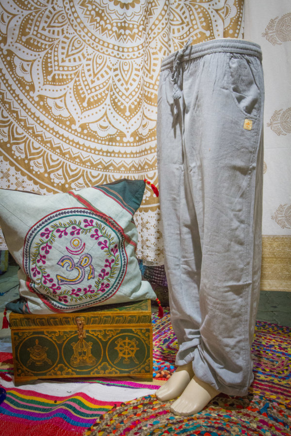 pantalon en coton léger avec élastique et deux poches gris claire