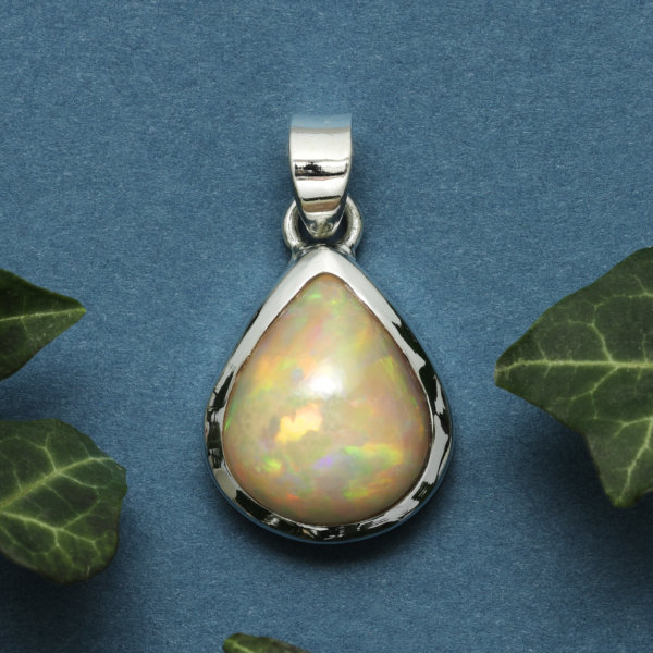 Opale en pendentif