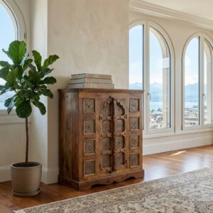 meuble petite armoire en teck et partie en bronze inde