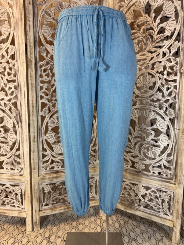 pantalon en coton léger avec élastique et deux poches bleu ciel