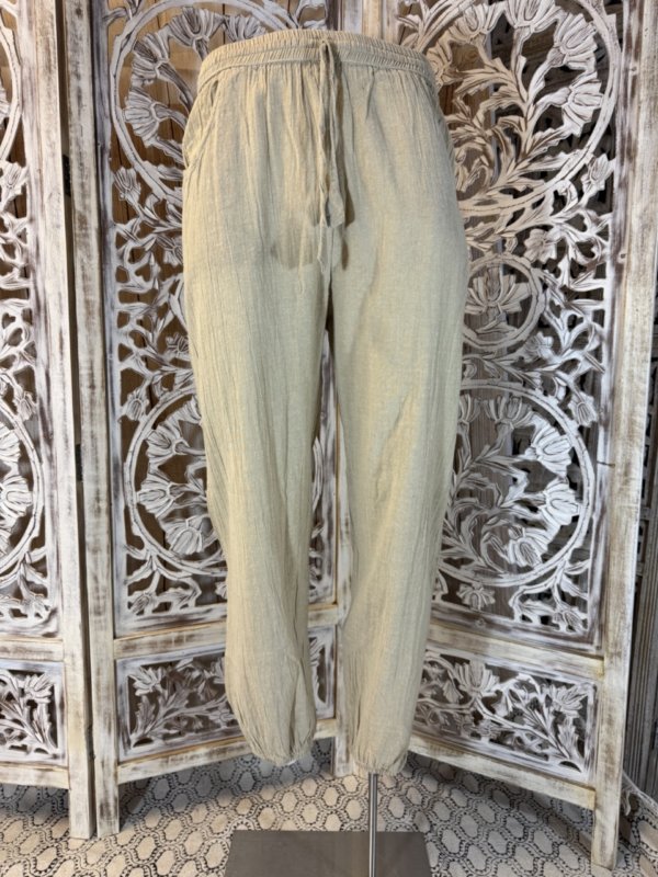 pantalon en coton léger avec élastique et deux poches crème