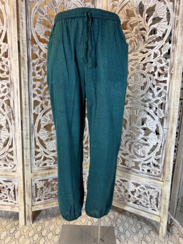 pantalon en coton léger avec élastique et deux poches vert émeraude