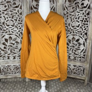 Top croisé jaune orange en viscose, manches longues, fabriqué en Inde.