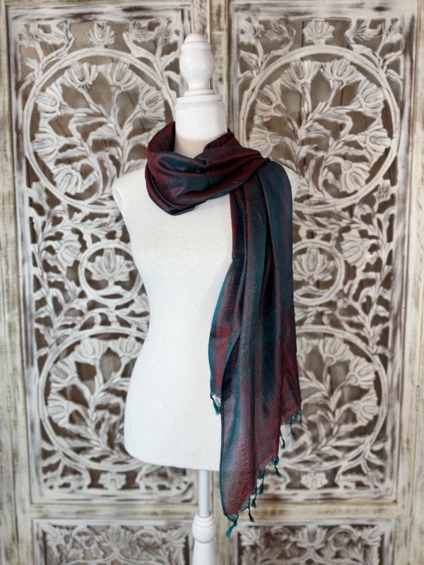 foulards en soie bicolores. bordeaux et Pétrole