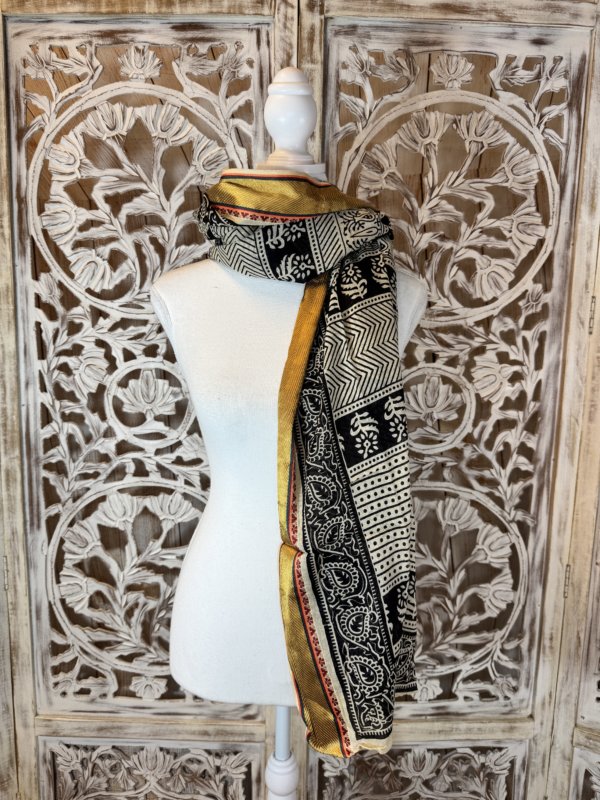 foulards en coton block print avec bande dorée .print 5