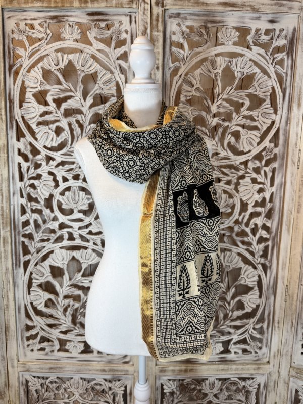 foulards en coton block print avec bande dorée .print 4