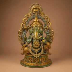 Ganesh assis teinté en vert et or