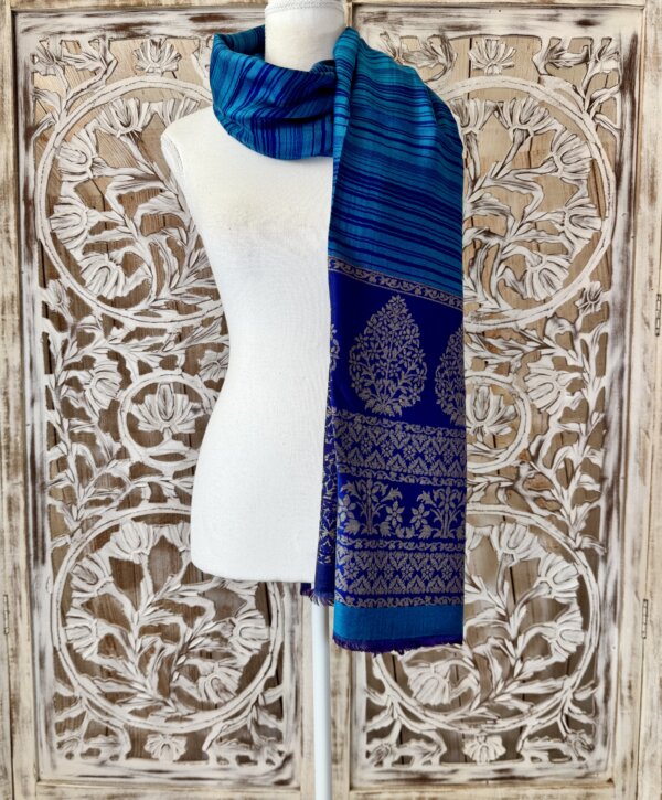 foulard en viscose ligné bleu foncé