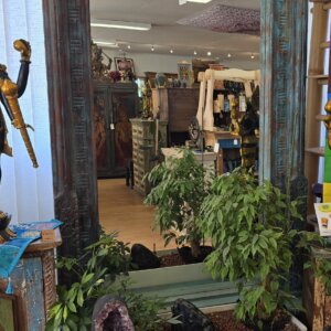 Grand miroir Indien bleu fabriqué Avec une ancienne porte