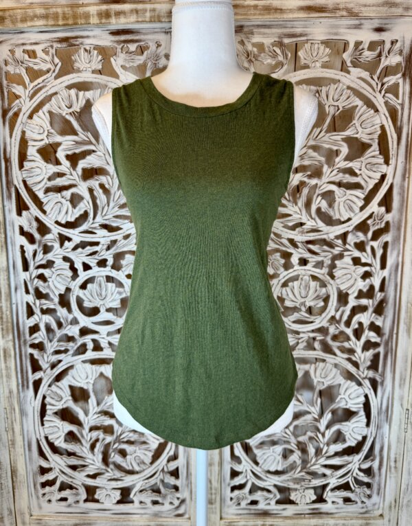Top unis en coton organique vert olive