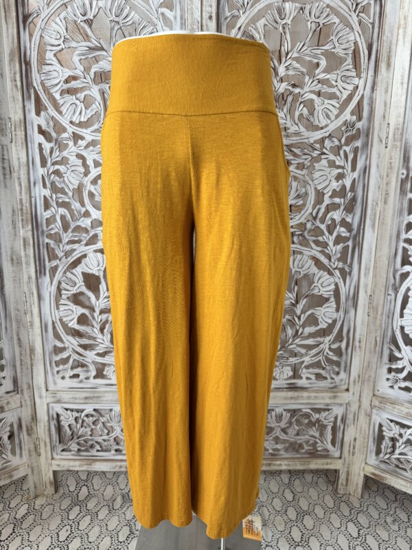 B. Silka Trousers jaune moutarde