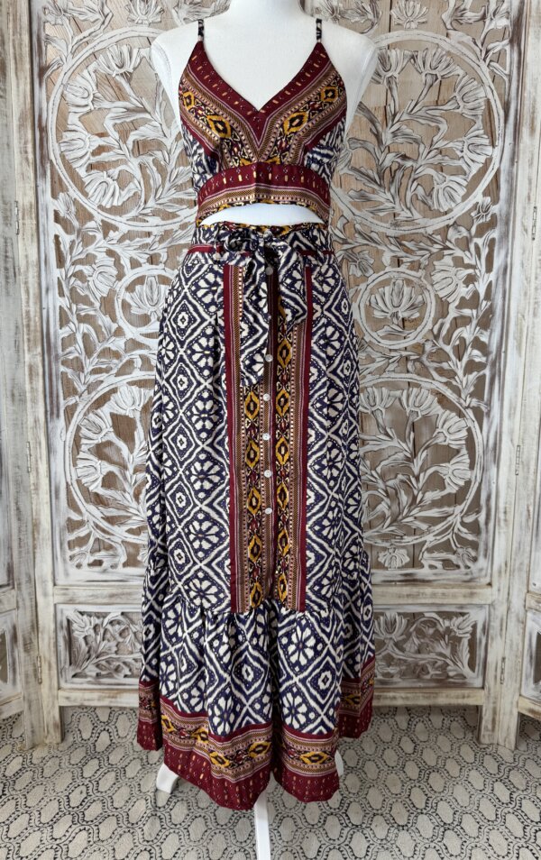ensemble Indirajupe et top soie synthétique violet bleu