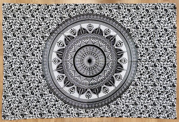 Tentures Mandala noir et blanc