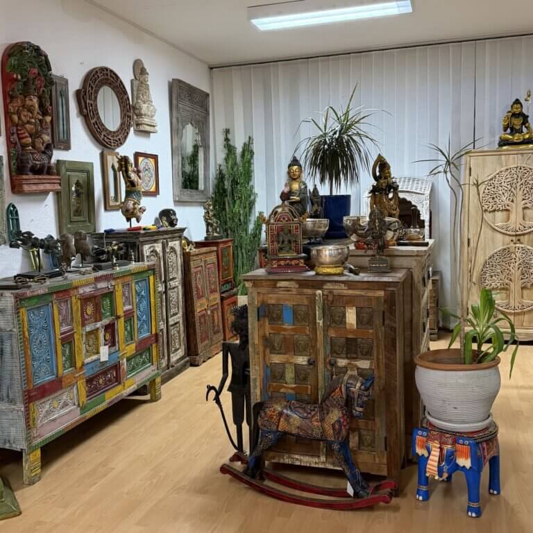 meubles, miroirs, statues... - boutique Chota India à Servion